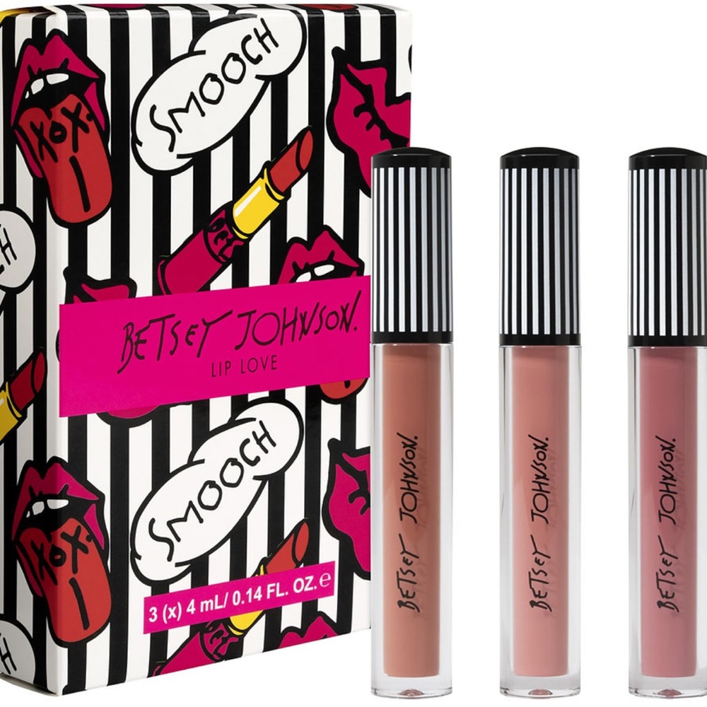 💋 Betsey Johnson Lip Love - Nude